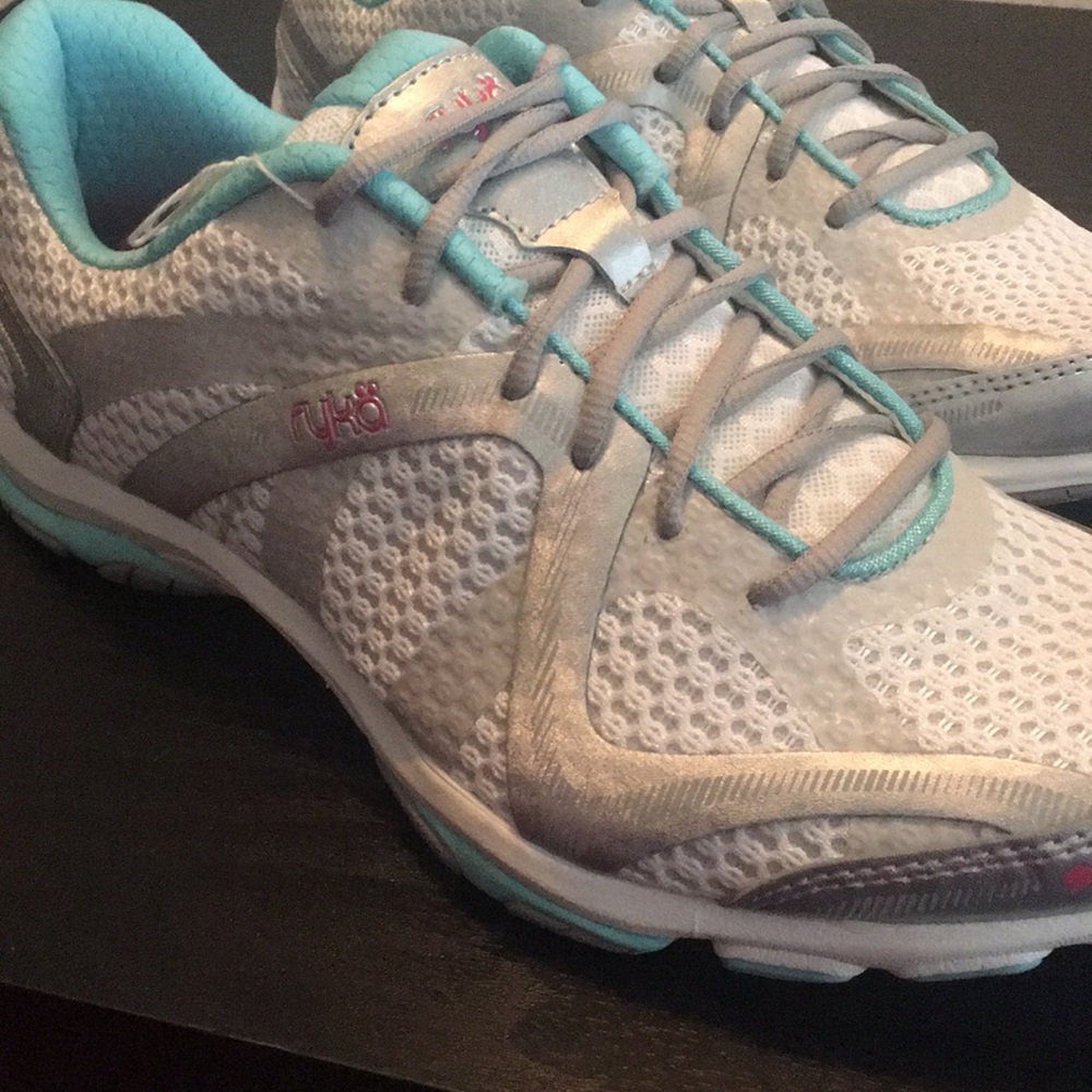 NWT Ryka Sneakers